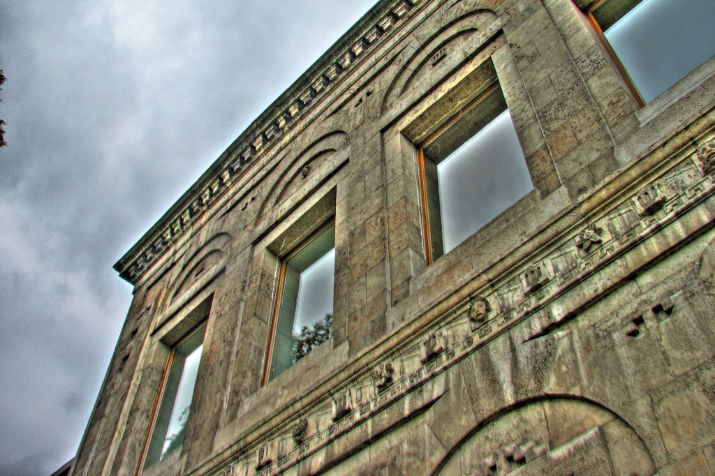 HDR
