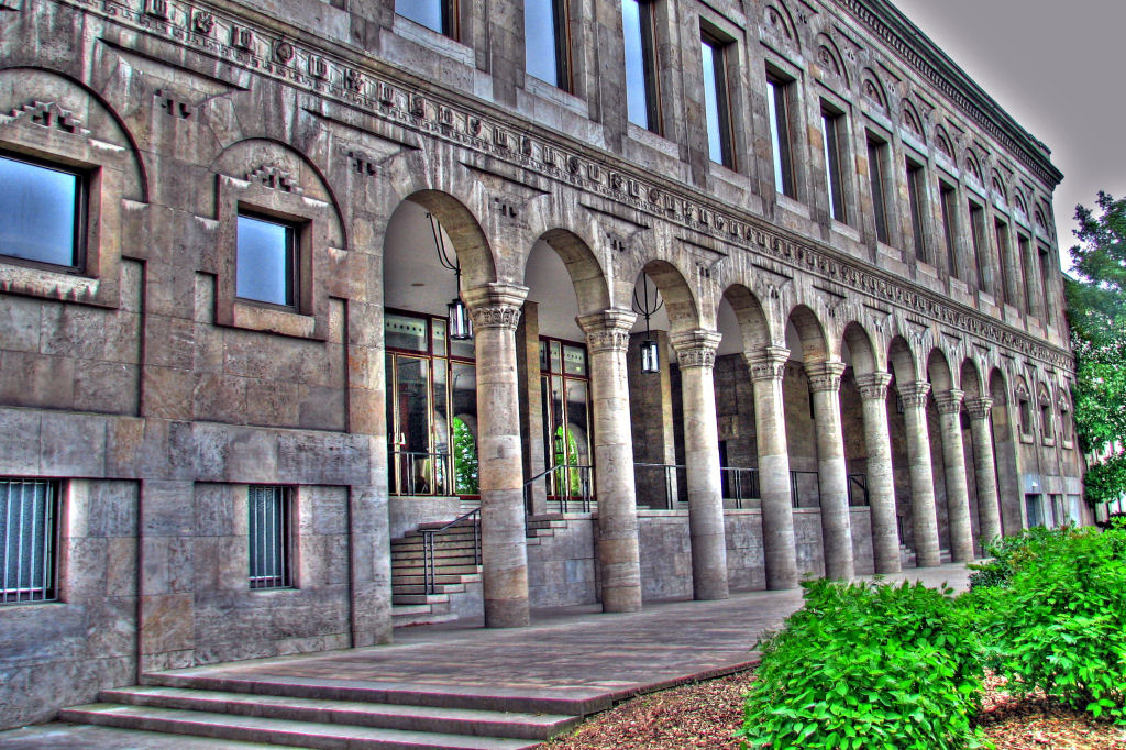 HDR
