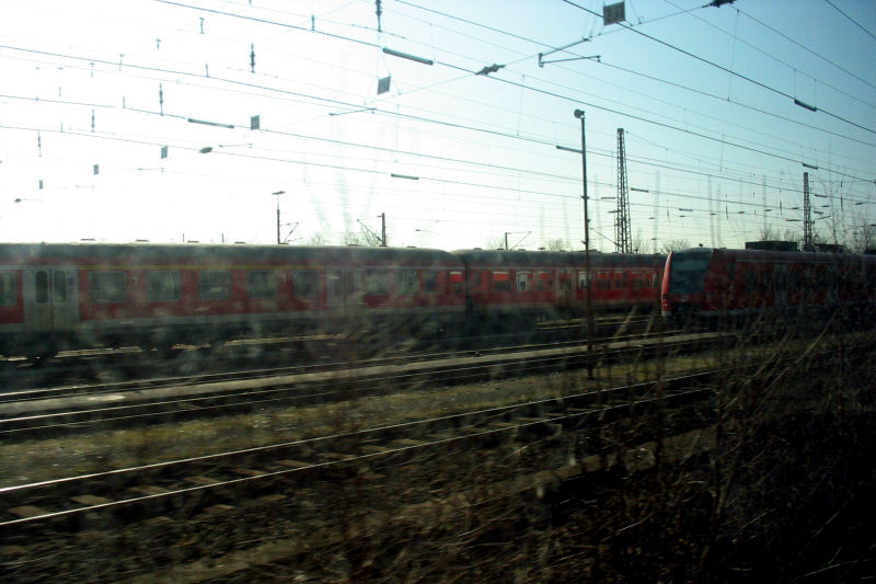 Mehr geparktes Rotes
